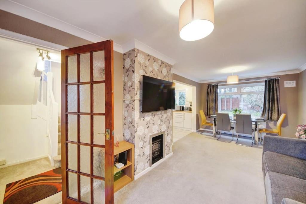 Beautiful Close To Town Free Netflix, Wifi Holiday home Solihull