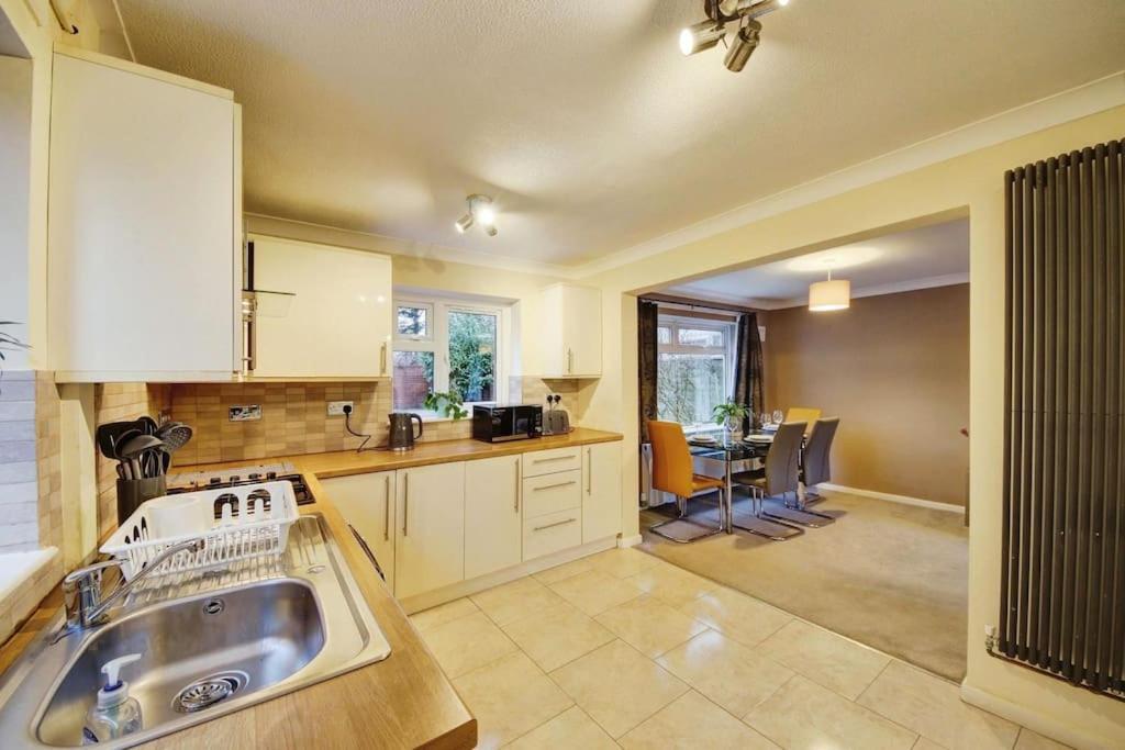 Holiday home Beautiful Close To Town Free Netflix, Wifi Solihull